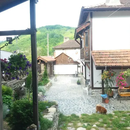 Велината Къща *